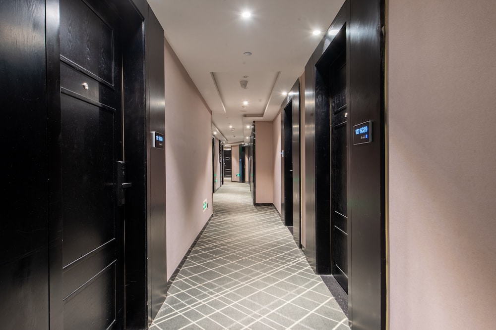 Pazhou XANA Deluxe International Hotel (Changgang Subway Metro Station Branch) 20/50