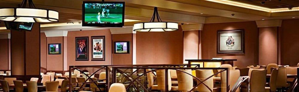 Hollywood Casino Hotel 30/37