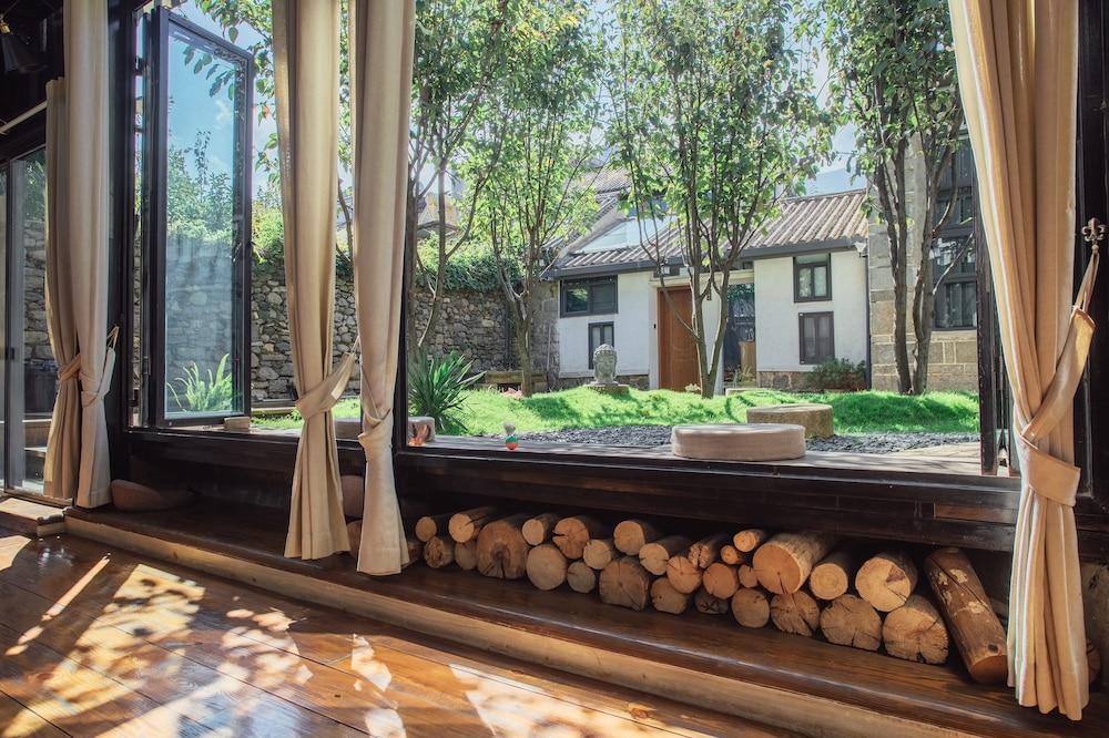 Deer Mountain Inn 24/50