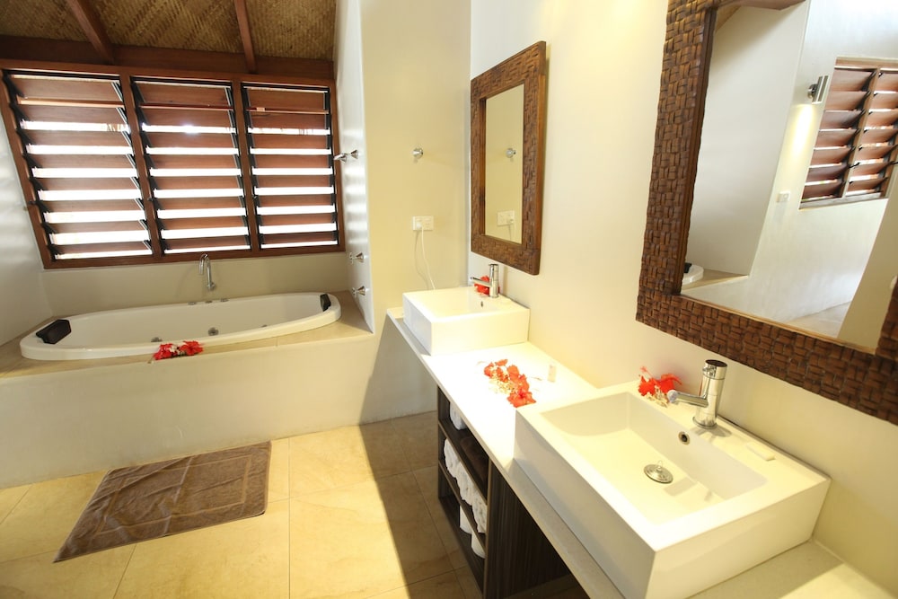 Cocomo Resort 49/50