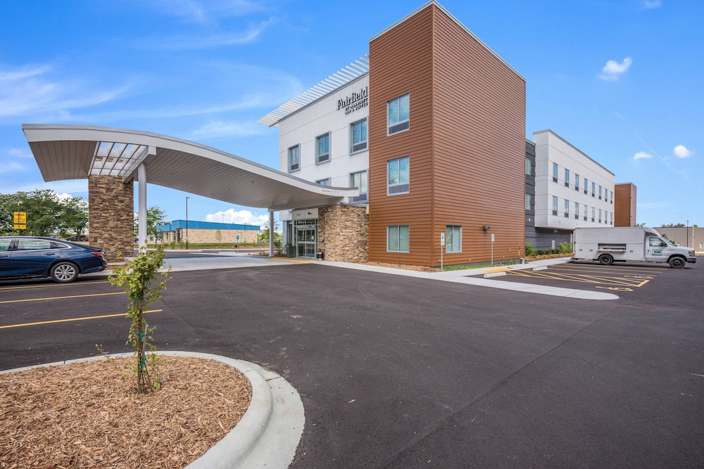 Fairfield Inn & Suites by Marriott Whitewater 1/38