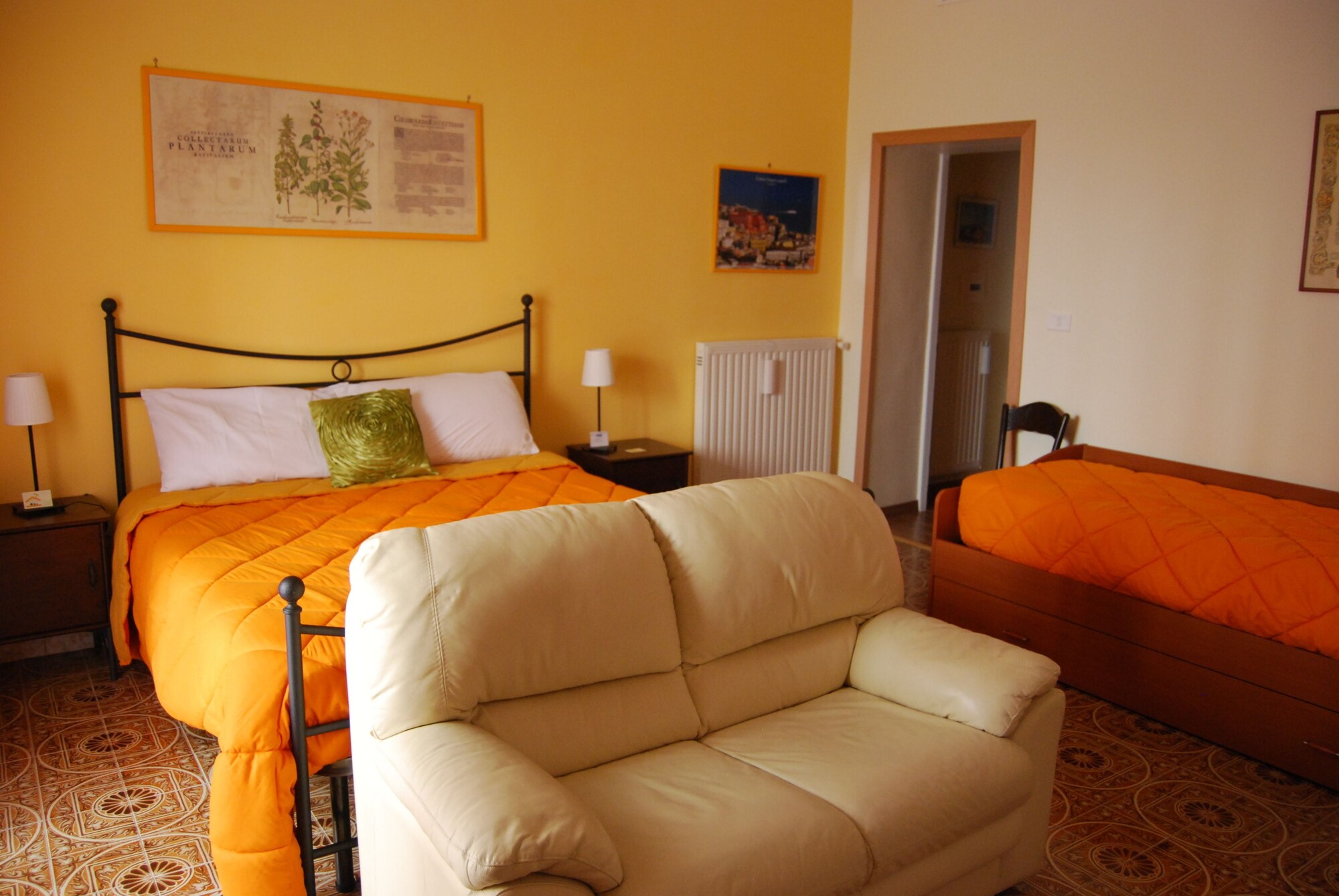 COMFORT, QUEEN BED, CITY VIEW