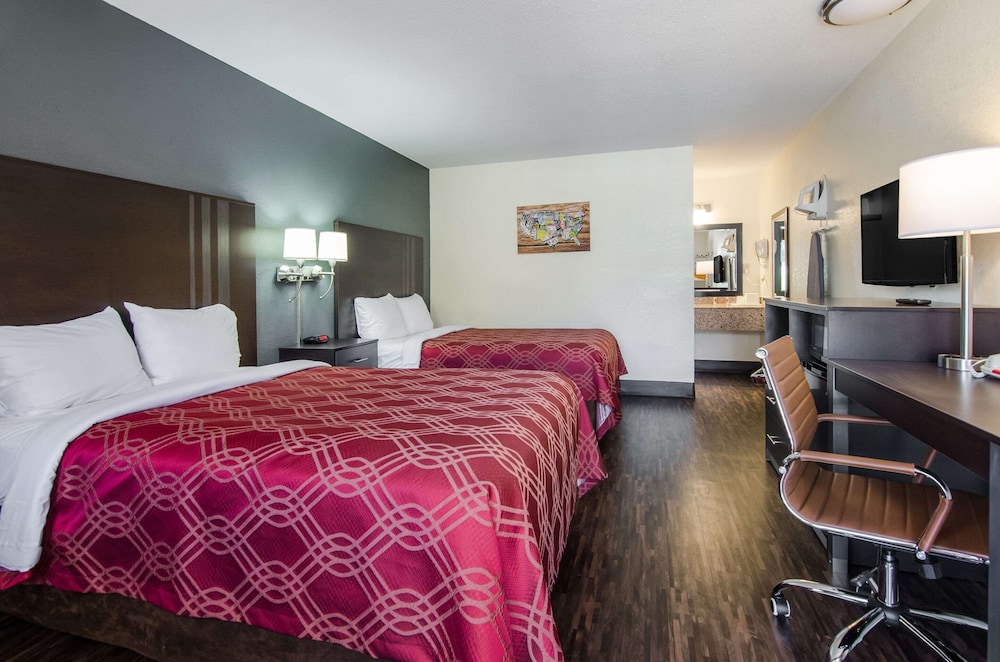 Econo Lodge Near Motor Speedway 9/15