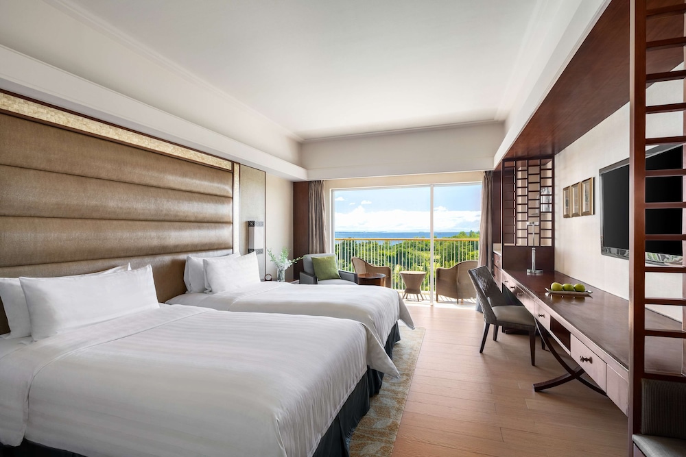 PREMIER, FAMILY, TWIN BEDS, OCEAN WING