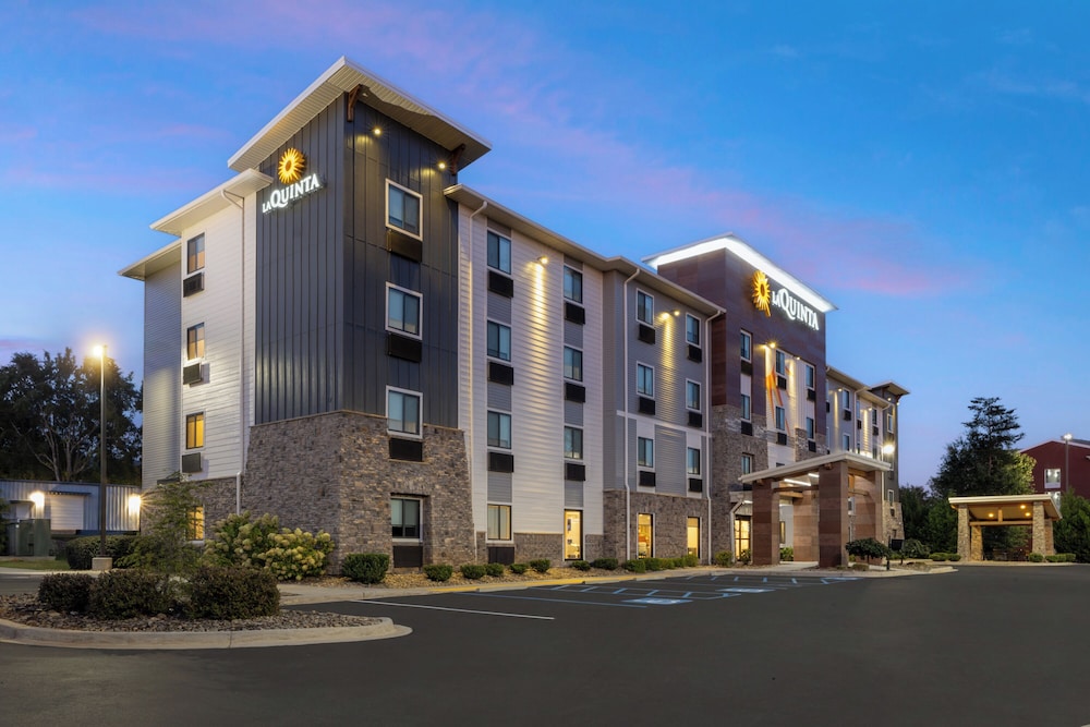 La Quinta Inn & Suites by Wyndham Greenville 7/61