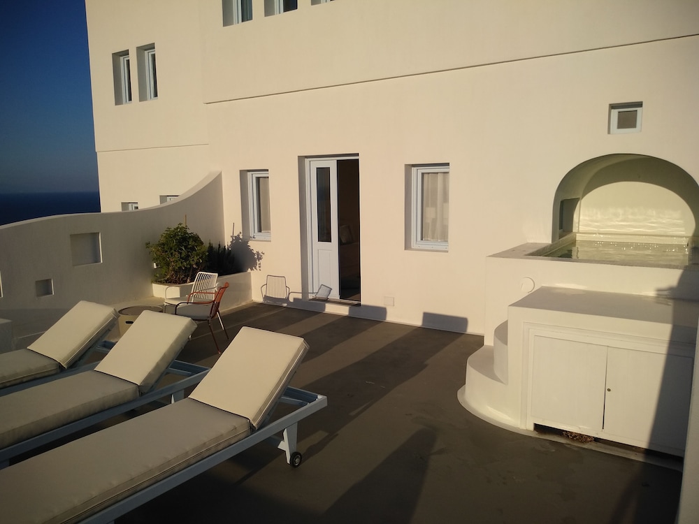 Sol Mate Suites 26/27