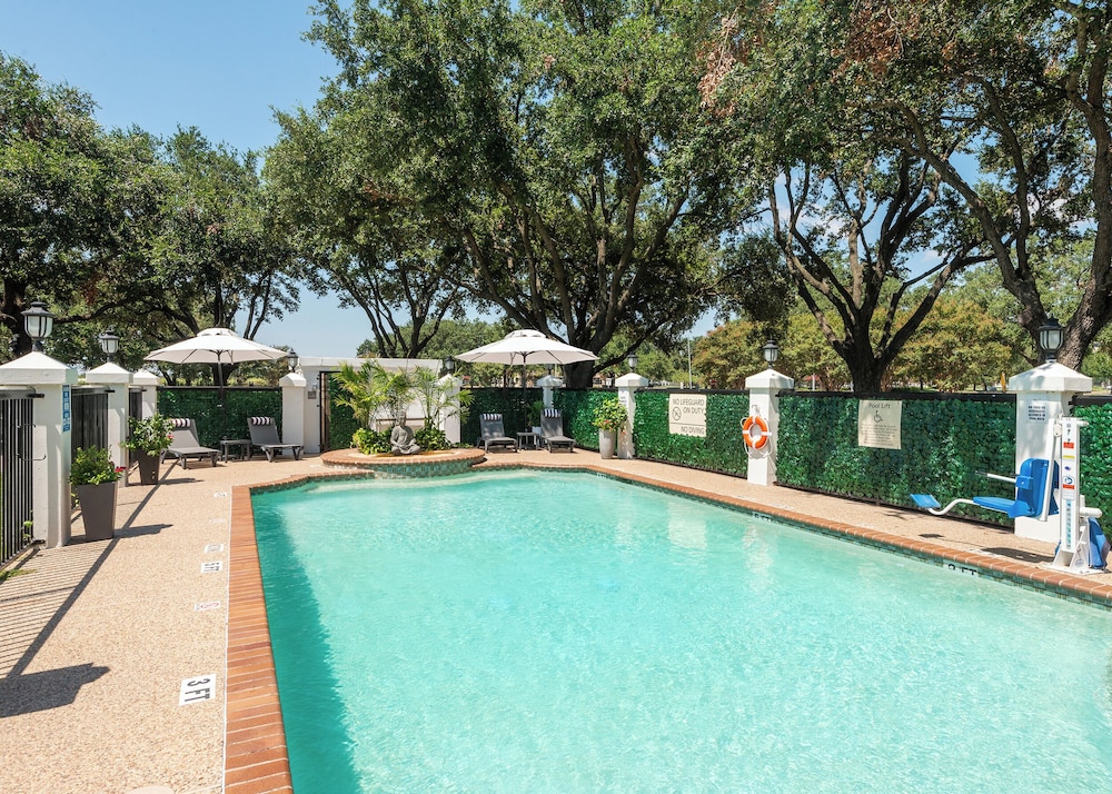 Champions Club and Hotel, Houston Westchase 52/54