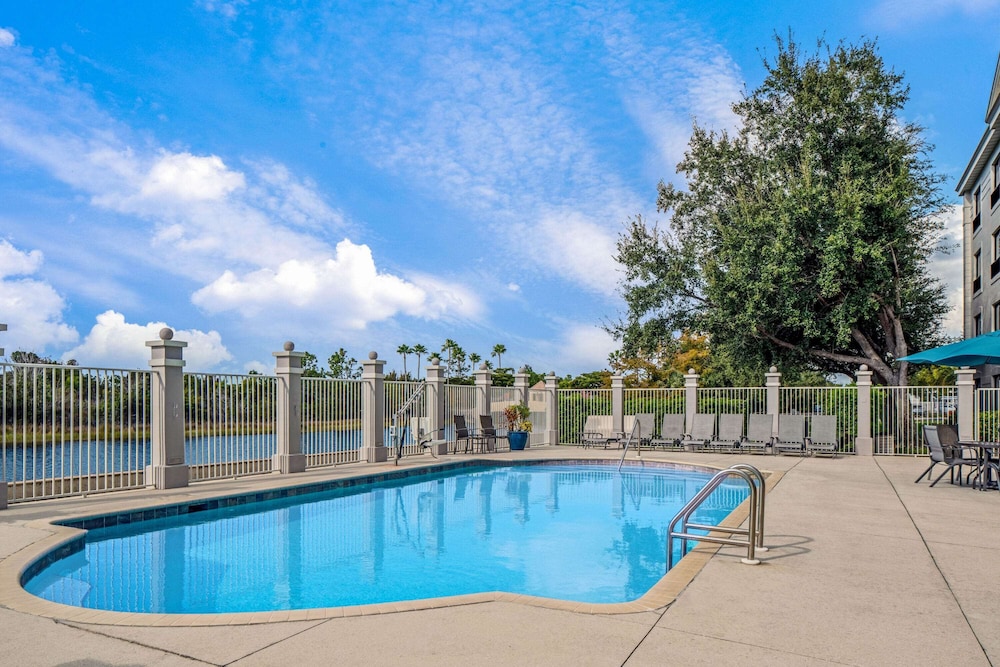 La Quinta Inn & Suites by Wyndham Bonita Springs Naples N. 4/47