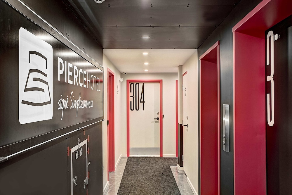 Pierce Boutique Apartments 4/73