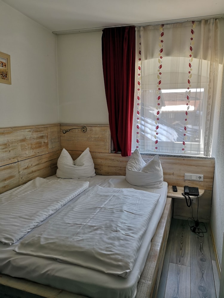 ATLAS Posthotel 32/67