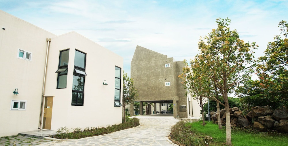 Jeju J Pension 6/37
