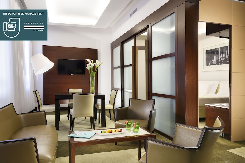 Unahotels Cusani Milan 38/69