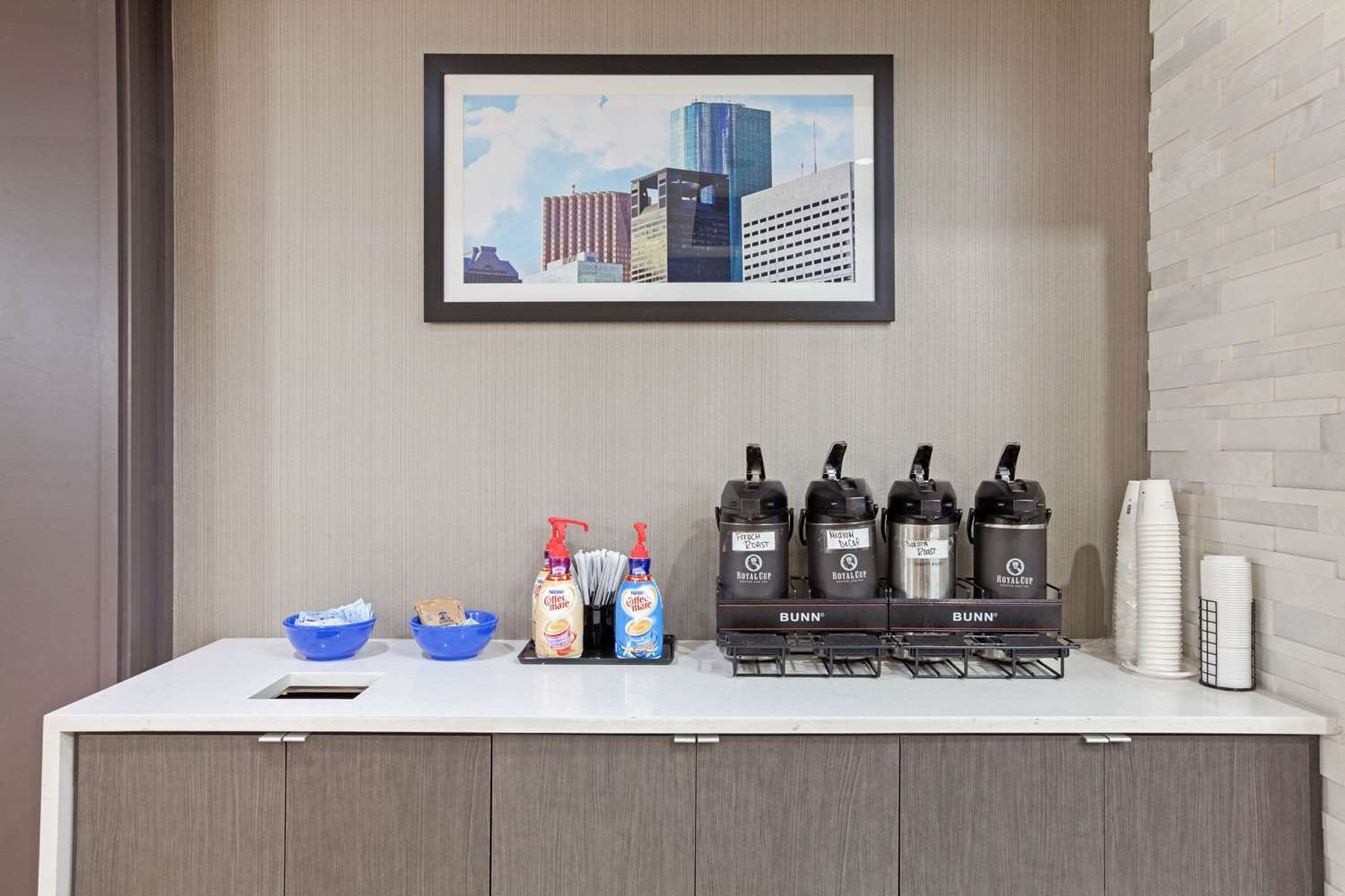 La Quinta Inn & Suites by Wyndham Pasadena North 24/30
