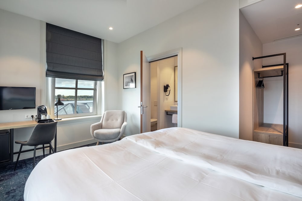 Hotel Maassluis 8/50
