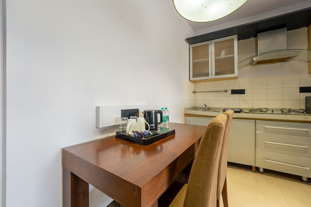 LANDMARK SUITES 10/47