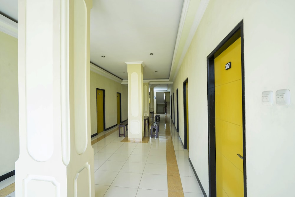 OYO 2319 Tengkawang Residence 16/22