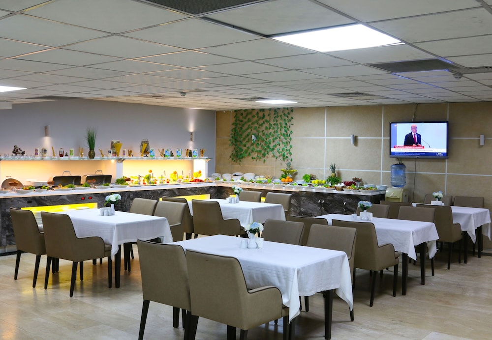 Grand Zara Hotel 38/49