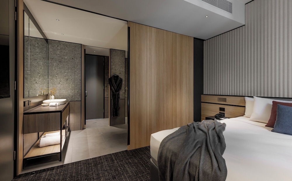 Suite, King Bed