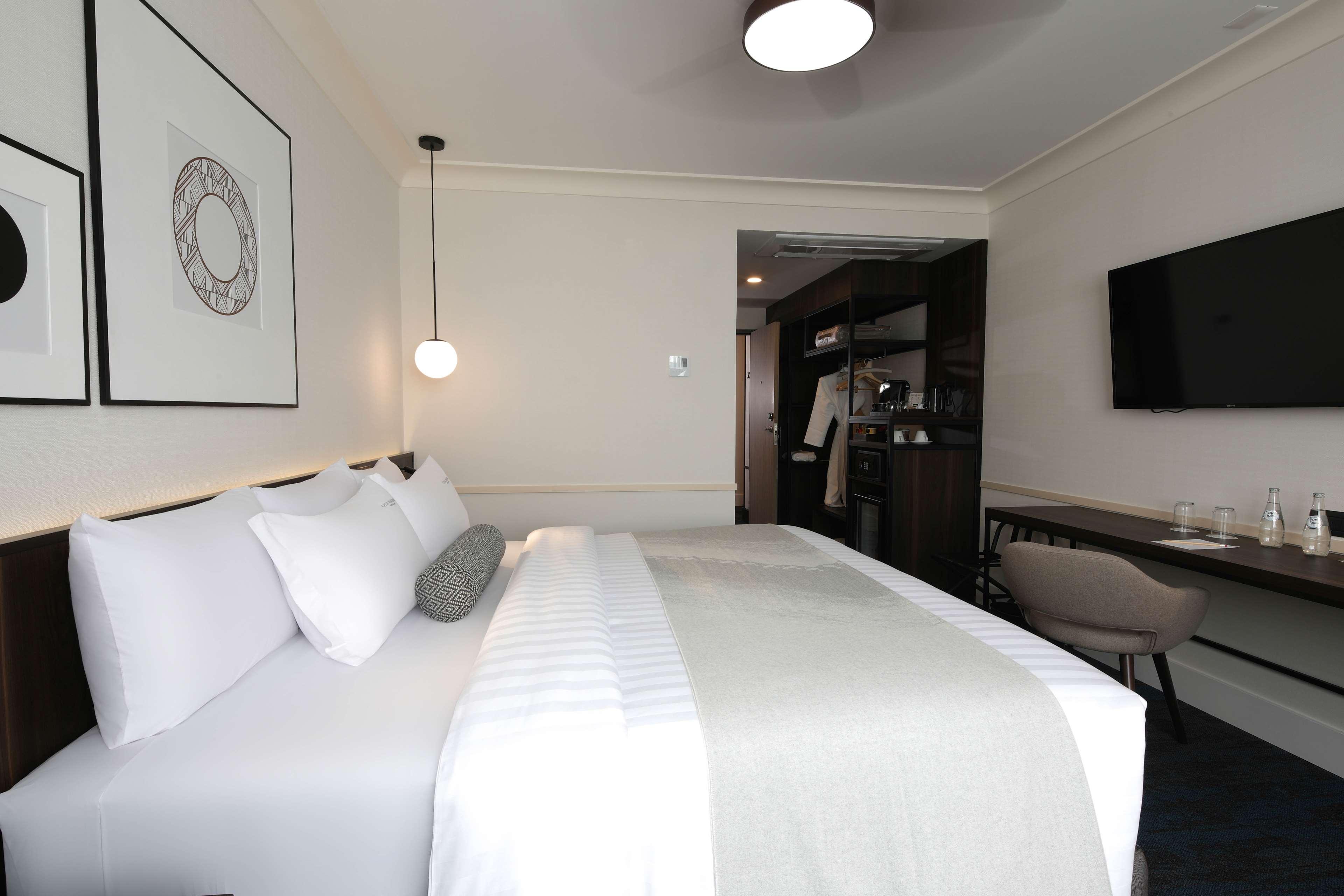 PLUS, DELUXE, DOUBLE BED