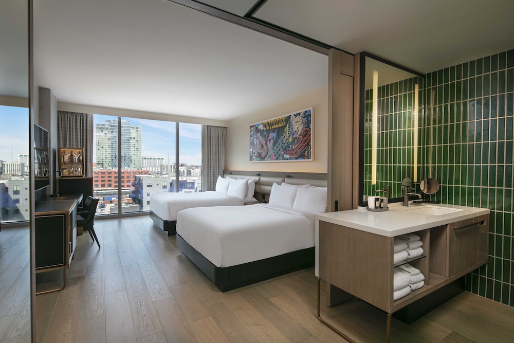 Fabulous, 2 Queen Beds, City View