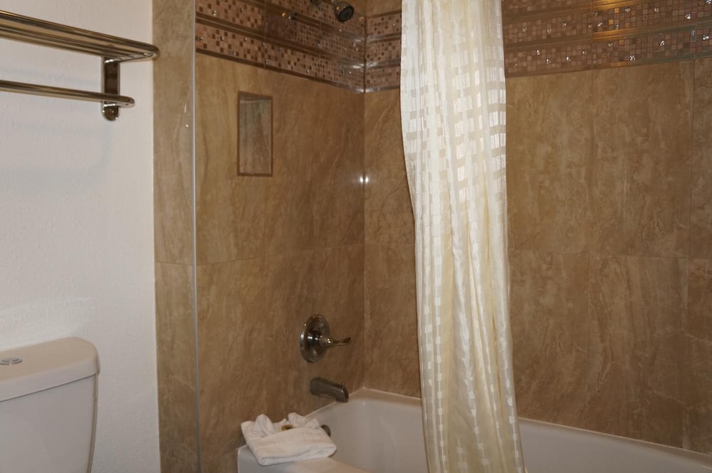 Executive Inn Hotel 20/35