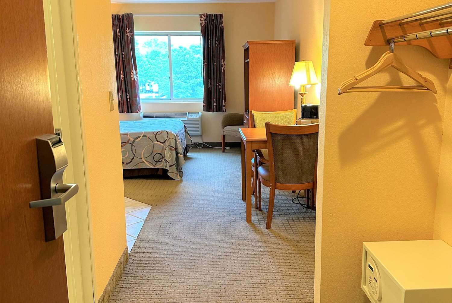 Super 8 By Wyndham Topeka At Forbes Landing 12/21