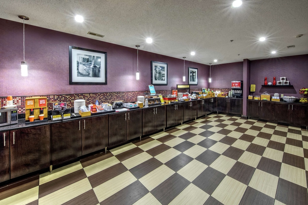Hampton Inn Tullahoma 8/38