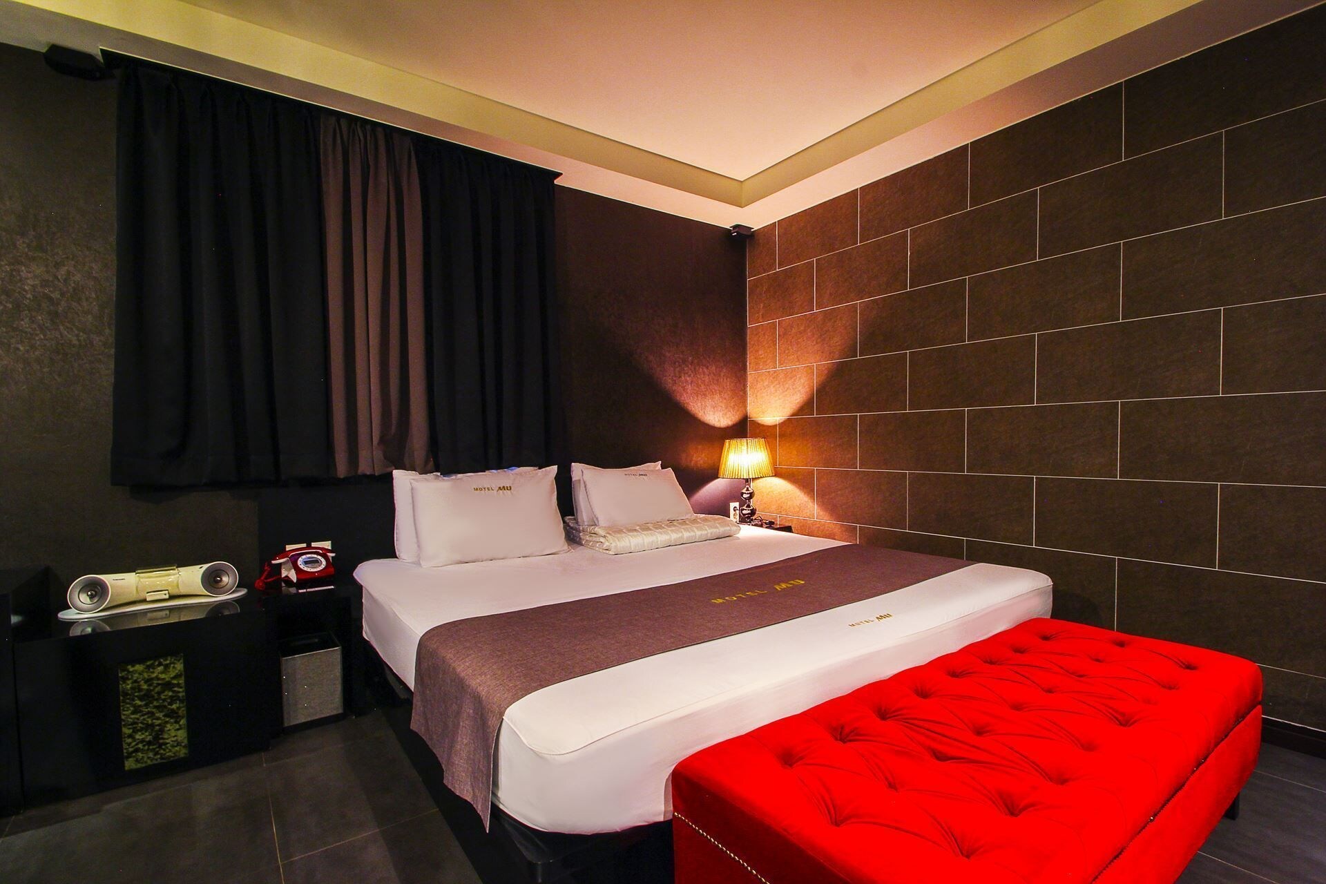 DELUXE