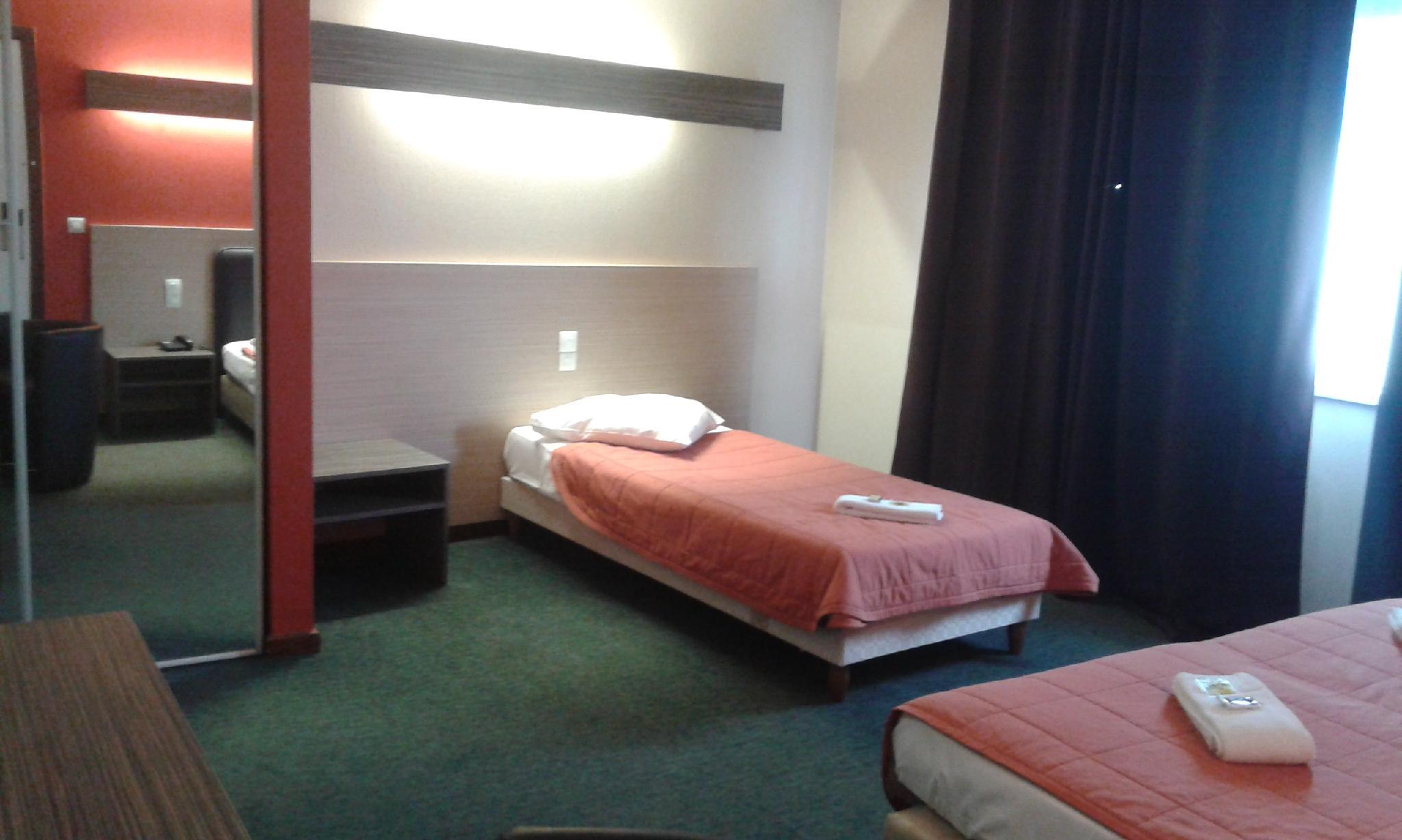 Room, Triple, 1 Double and 1 Single Bed