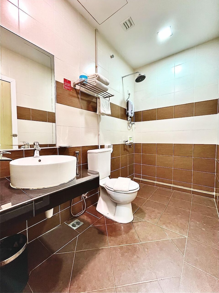 Hotel Adya Express 59/60