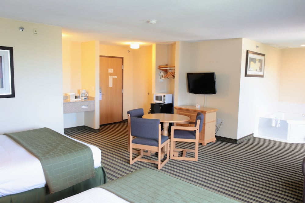 American Inn and Suites Peosta, IA 22/35