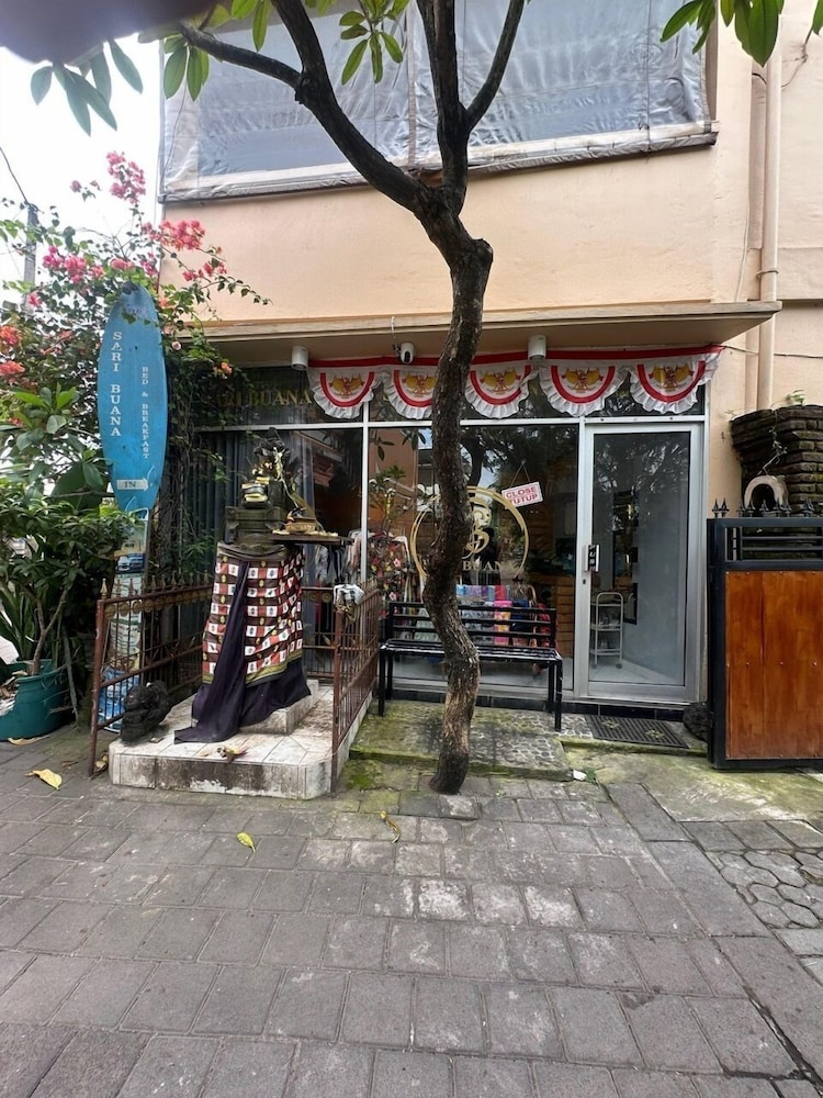 Sari Buana Bed Breakfast 54/62