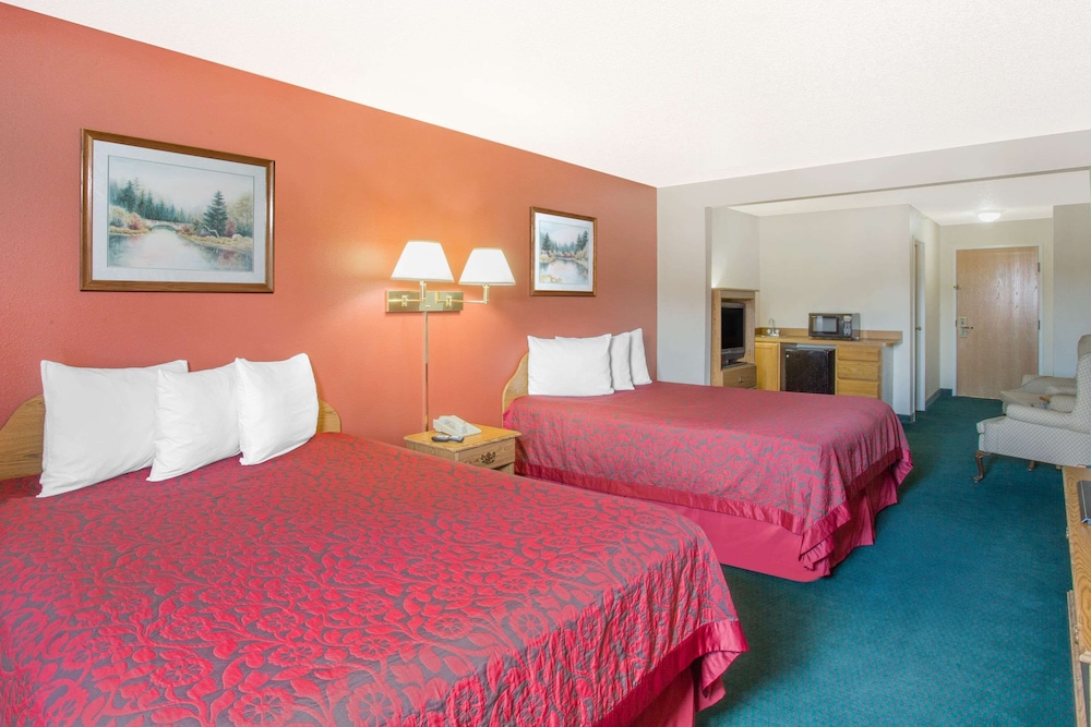 Days Inn by Wyndham Custer 6/36