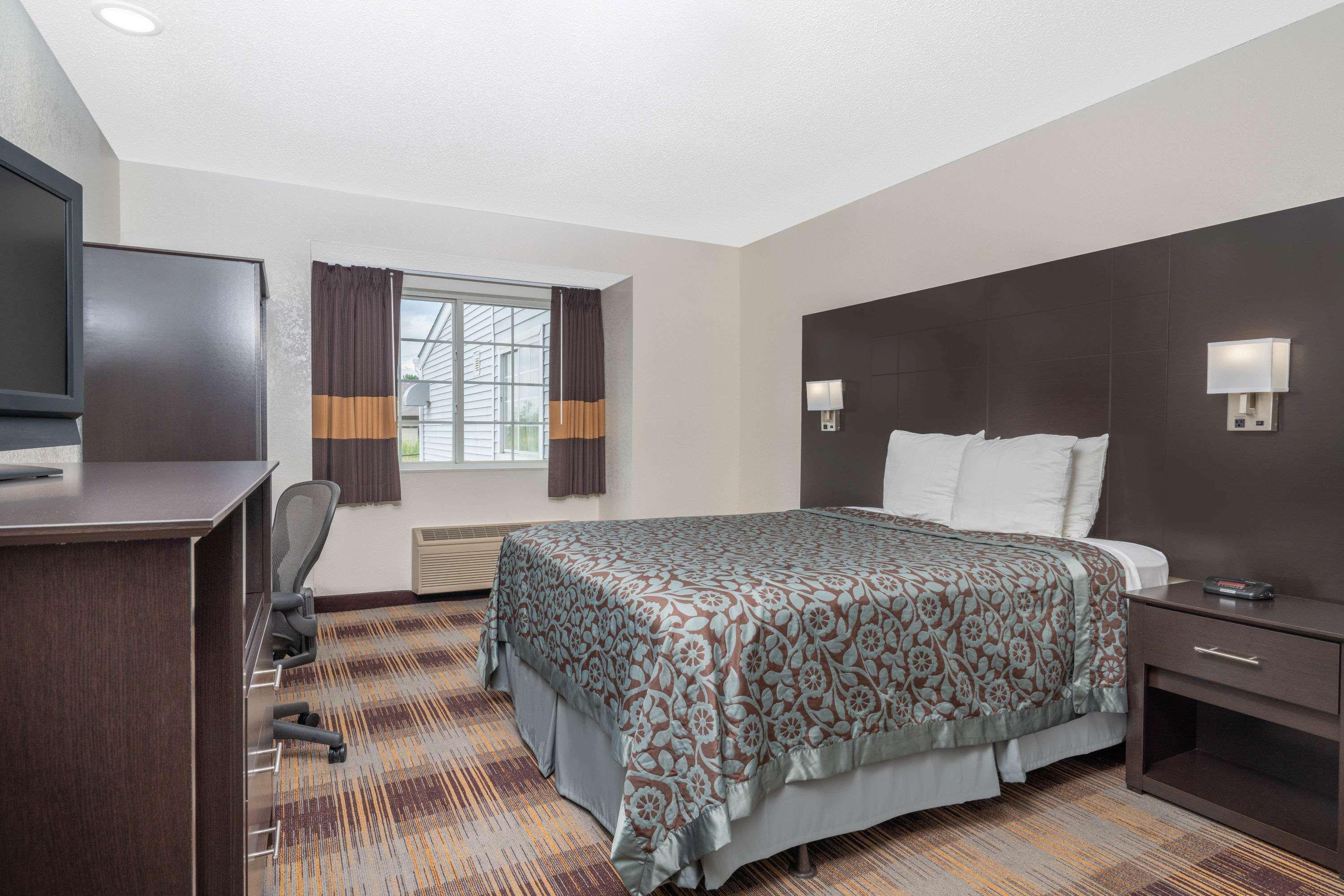 Room, Queen Bed