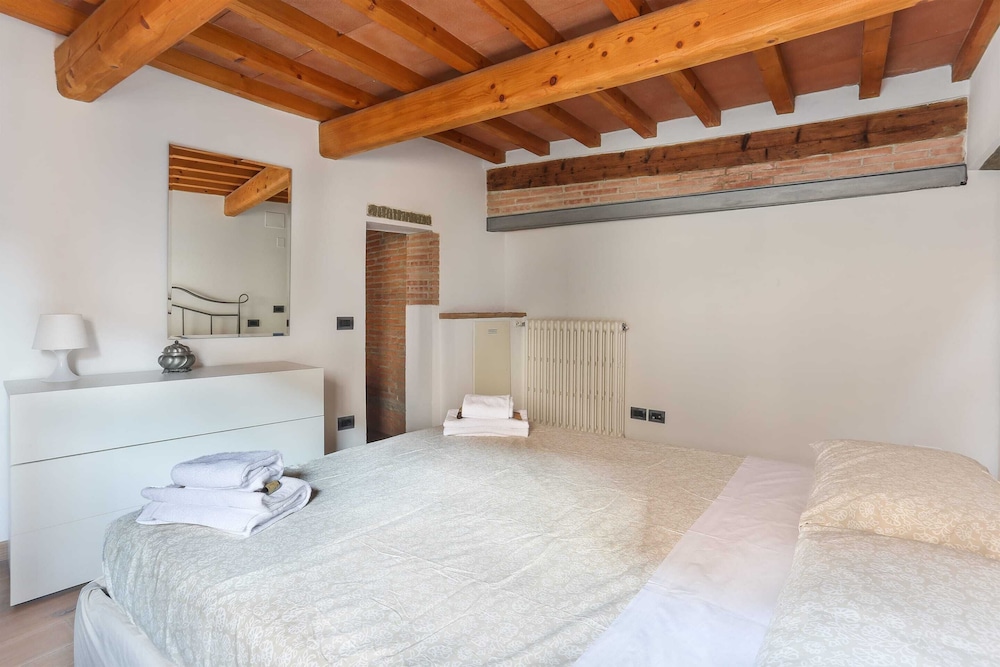 Uffizi Suite I in Florence-hosted by Sweetstay 4/16