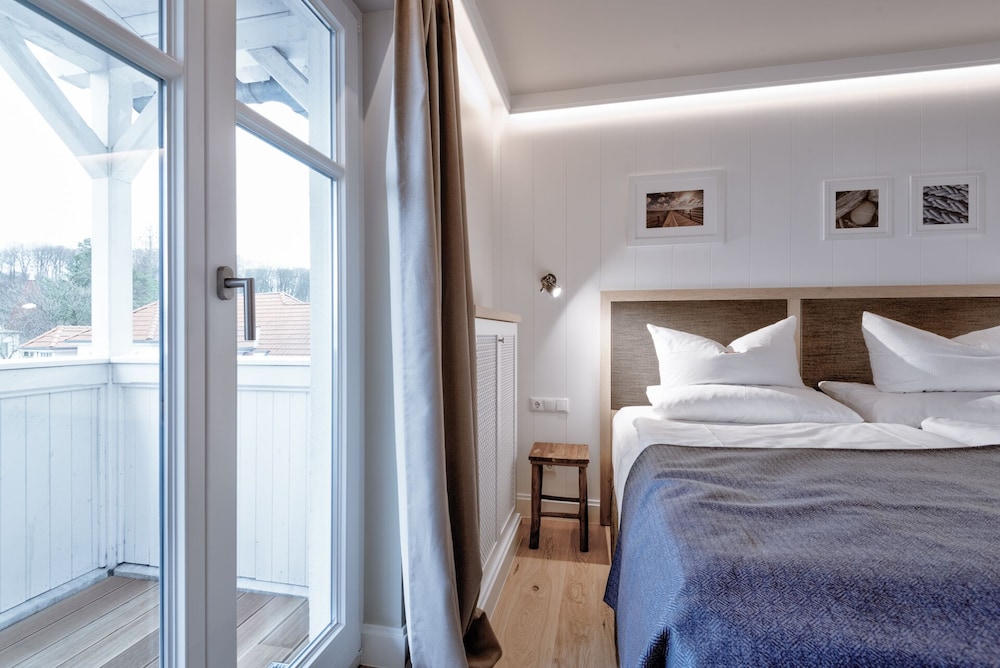 Loev Hotel Rugen 8/70