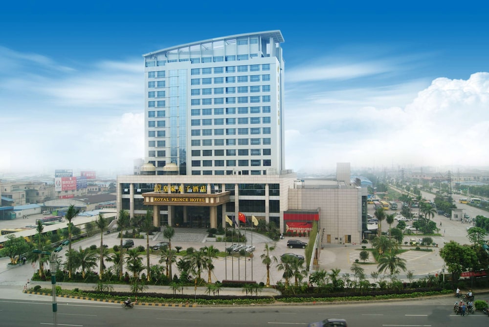 Royal Prince Hotel 2/35