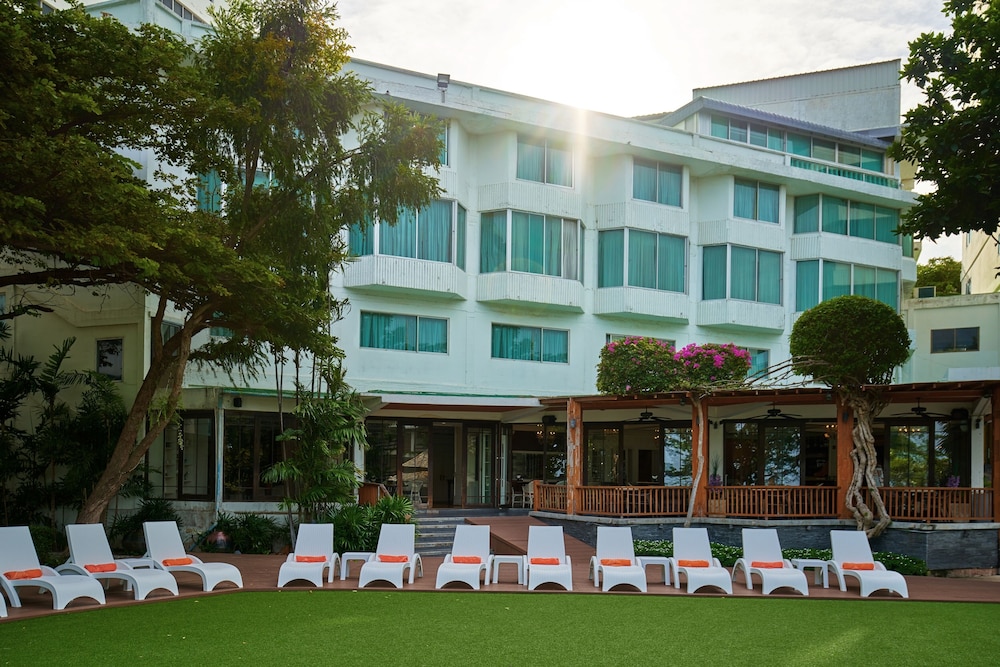 COSY BEACH HOTEL 1/50