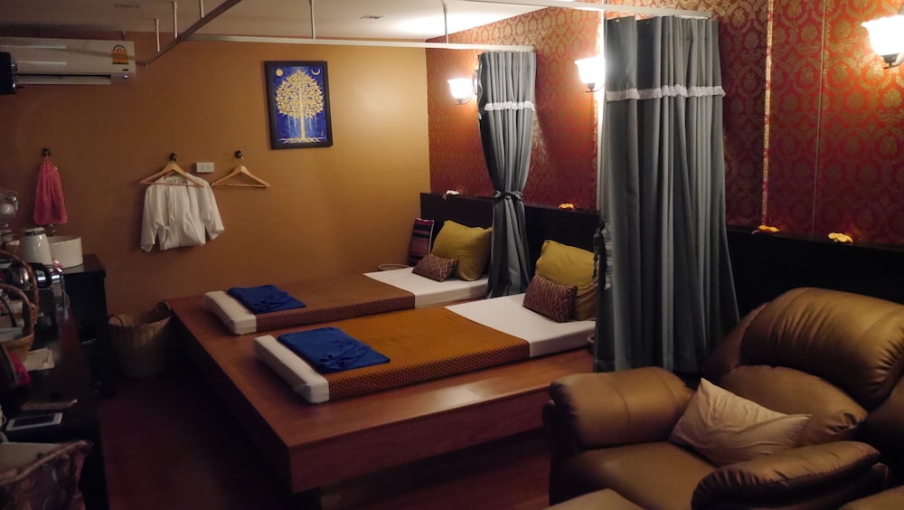 Grand Ratchapruek Hotel 9/70