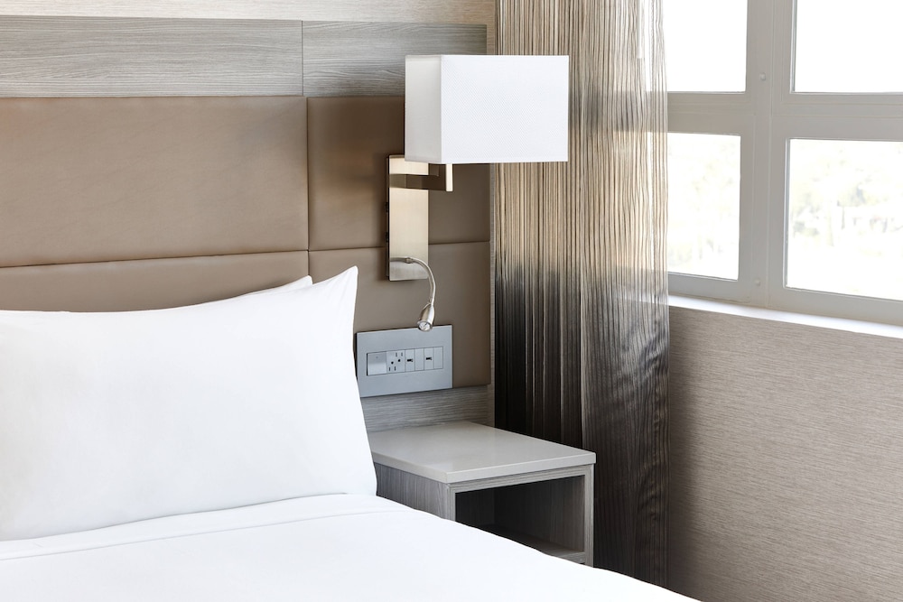AC Hotel by Marriott Beverly Hills 14/54