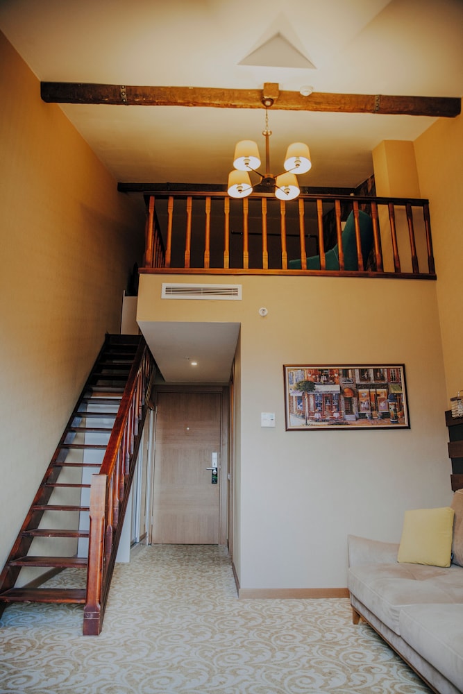 El Garden Hotel & Residence 4/33