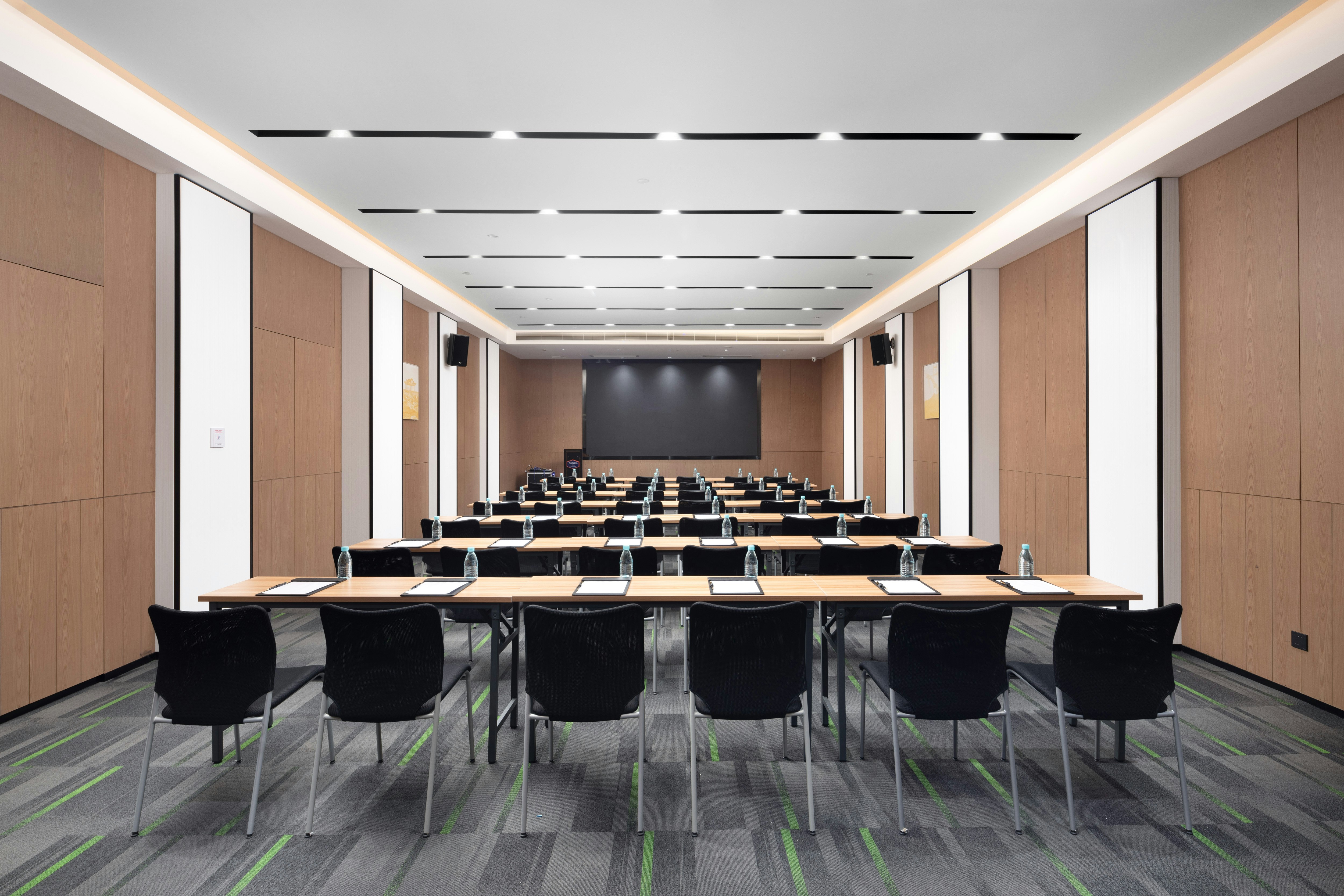 HAMPTON BY HILTON DONGGUAN SONGSHAN LAKE 53/64