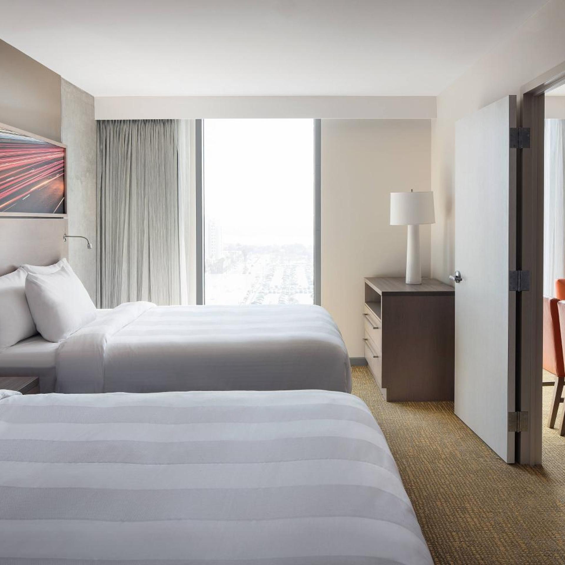 2 Bedrooms, Suite, Partial Bay View