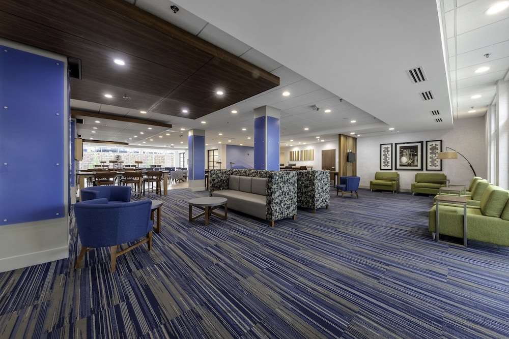 Holiday Inn Express Suites Staunton 3/75
