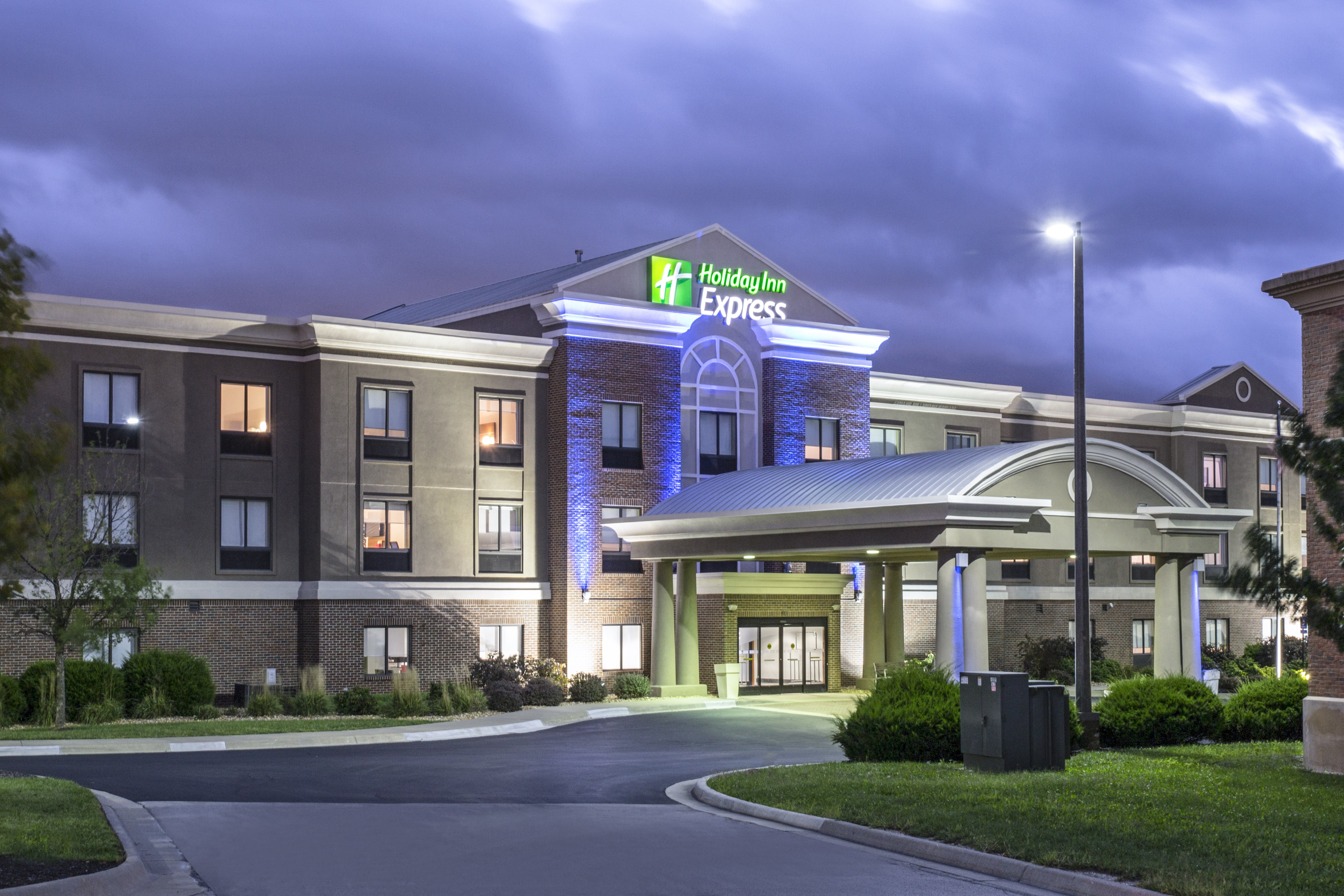 Holiday Inn Express Kansas City - At The Legends 4/60