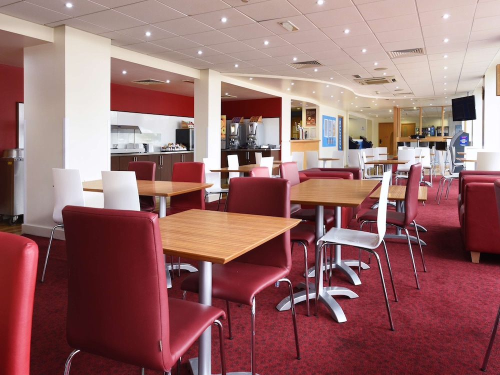 Travelodge London City Airport Hotel 12/20