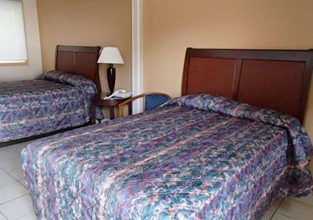 Flamingo Inn 5/16