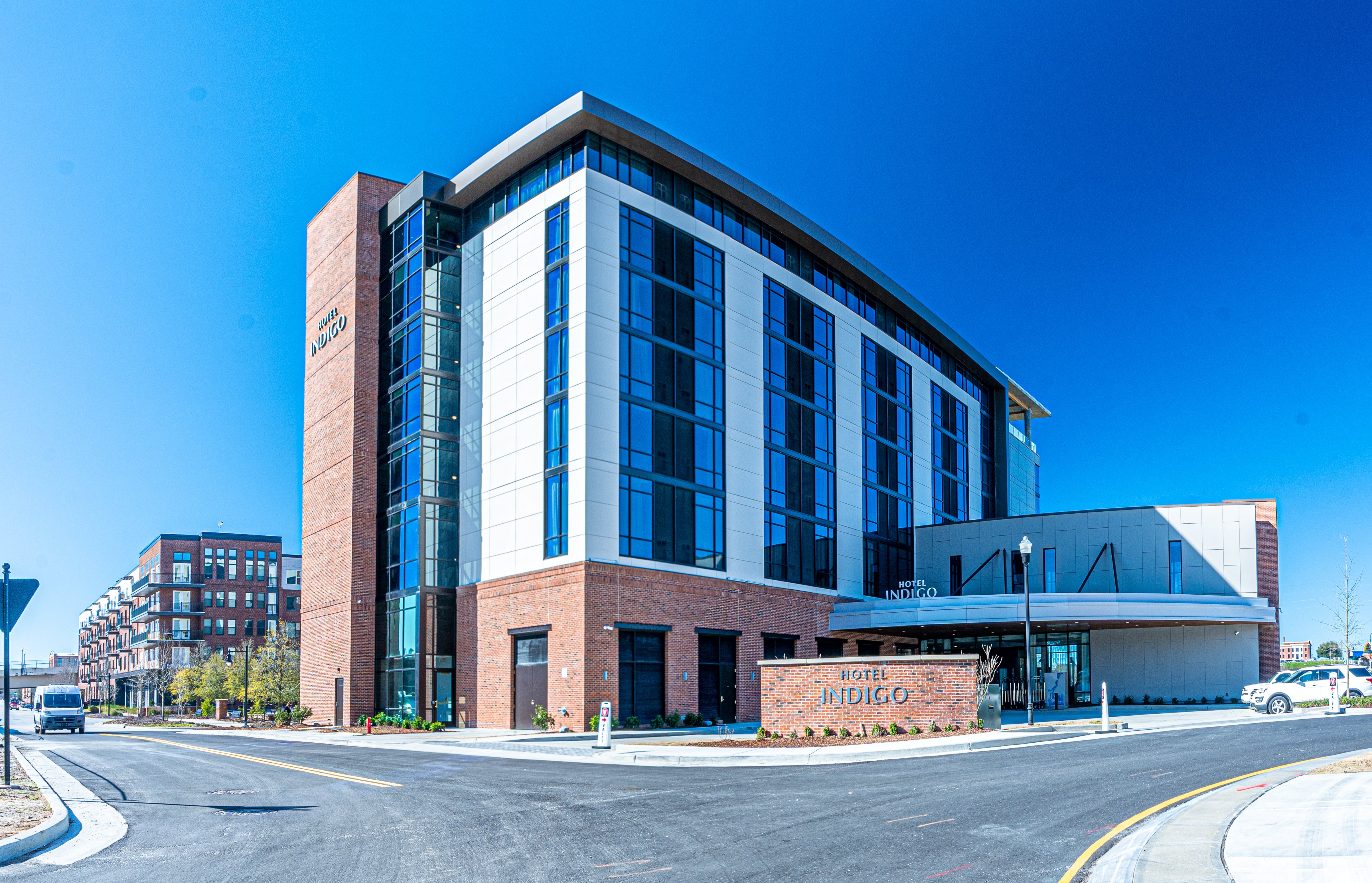 Hotel Indigo Columbus At Riverfront Place 66/68