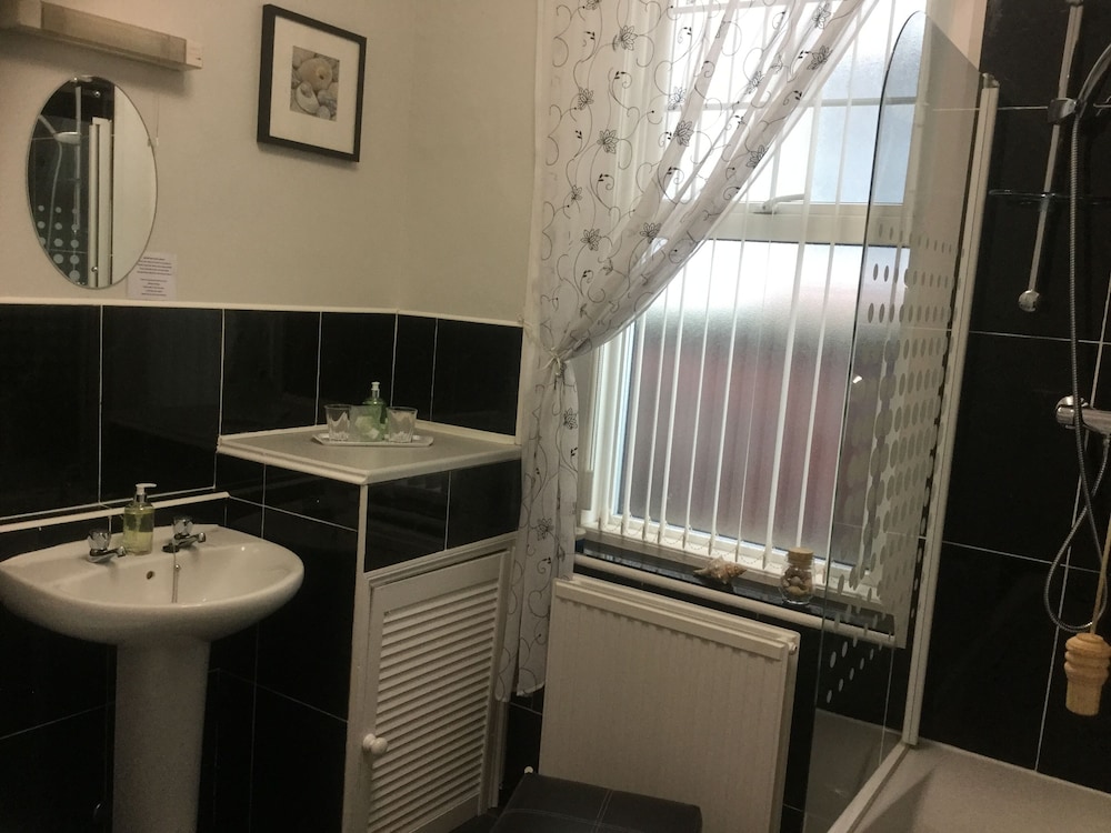 Glenora Guest House 47/57