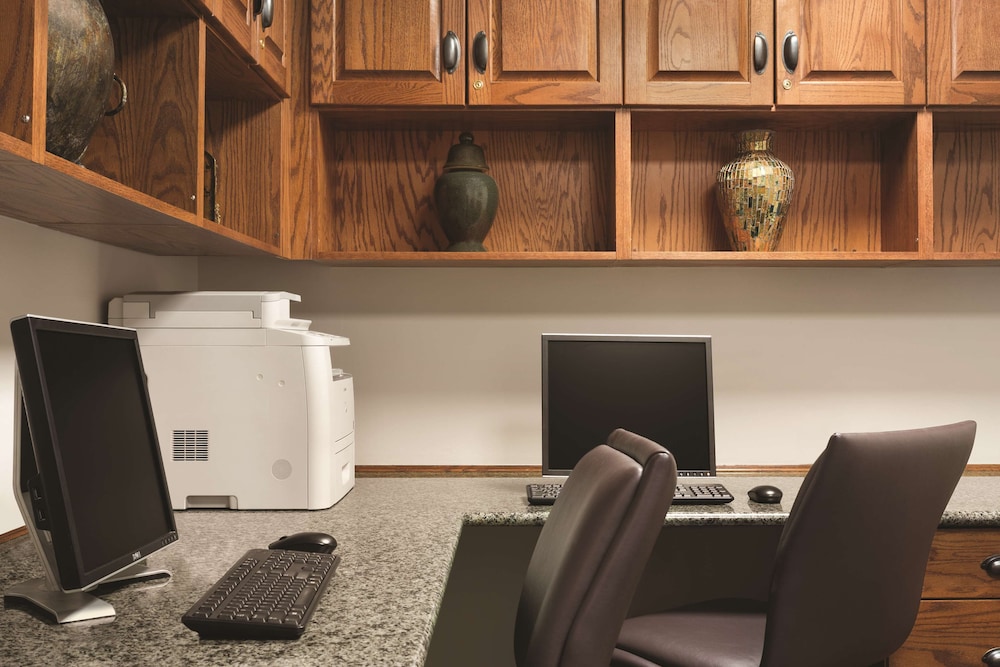 Country Inn & Suites by Radisson, Bentonville South - Rogers, AR 31/33